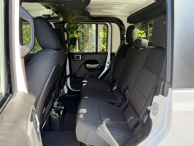 2025 Jeep JT Gladiator - Image 17 of 21