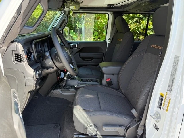 2025 Jeep JT Gladiator - Image 15 of 21