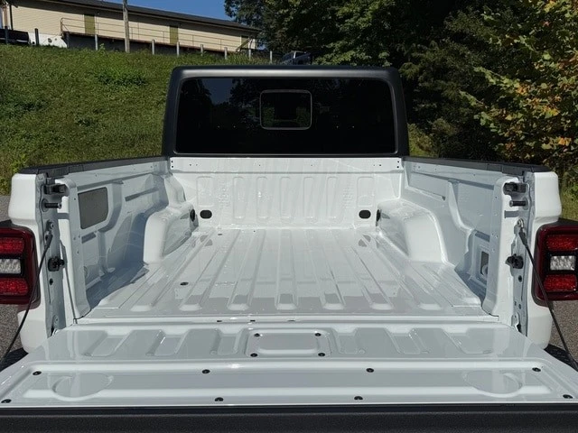 2025 Jeep JT Gladiator - Image 9 of 21