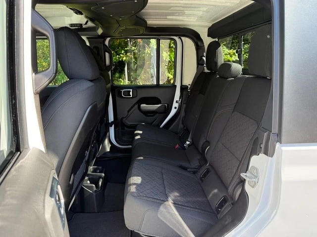 2025 Jeep JT Gladiator - Image 17 of 21