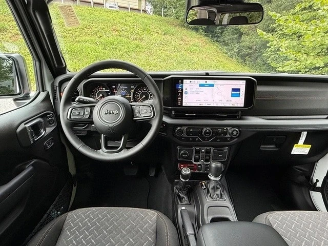 2025 Jeep JT Gladiator - Image 14 of 21