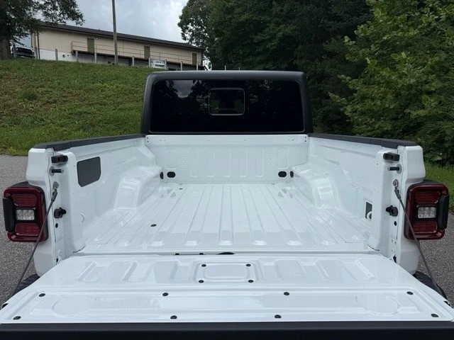2025 Jeep JT Gladiator - Image 9 of 21