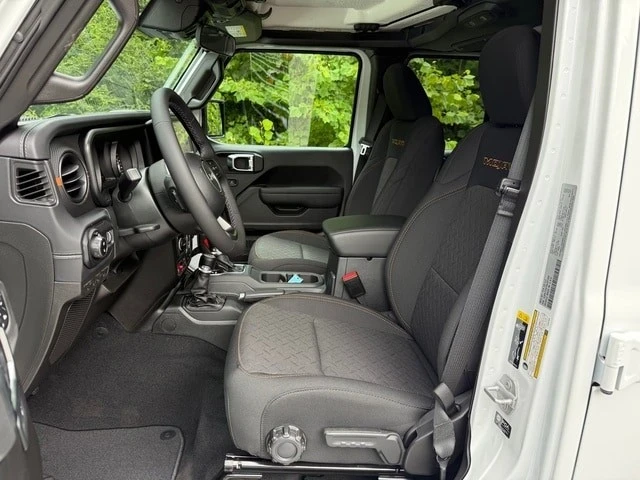 2025 Jeep JT Gladiator - Image 15 of 21