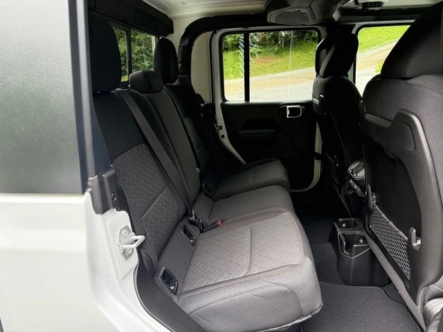 2025 Jeep JT Gladiator - Image 20 of 21