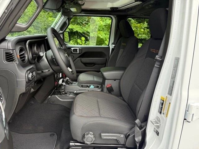2025 Jeep JT Gladiator - Image 15 of 21