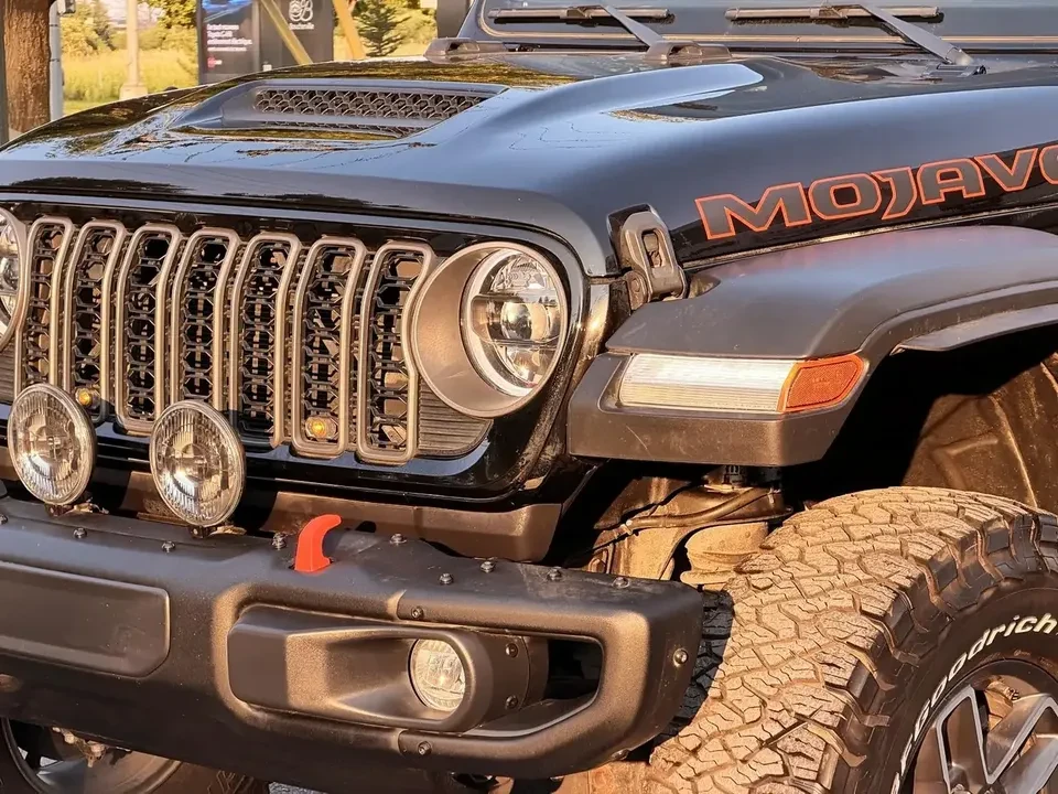 2025 Jeep JT Gladiator - Image 12 of 20