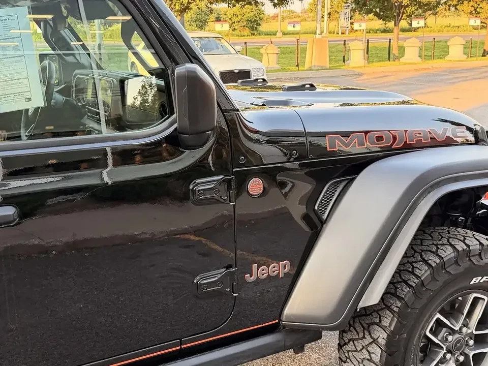 2025 Jeep JT Gladiator - Image 10 of 20
