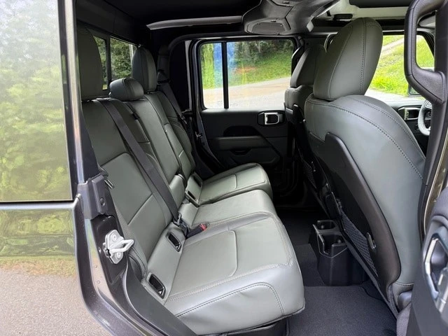 2025 Jeep JT Gladiator - Image 20 of 21