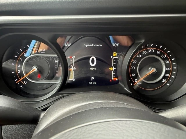 2025 Jeep JT Gladiator - Image 24 of 31