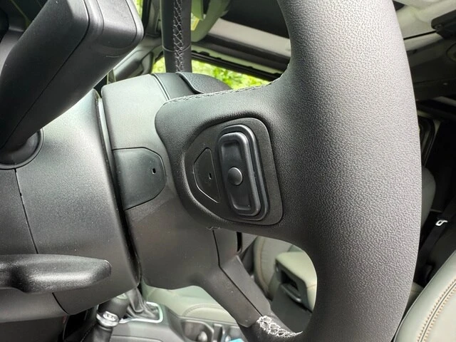 2025 Jeep JT Gladiator - Image 17 of 21
