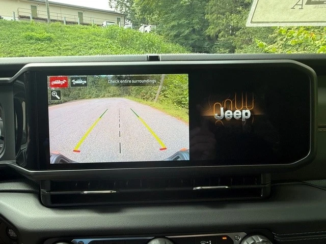 2025 Jeep JT Gladiator - Image 28 of 31