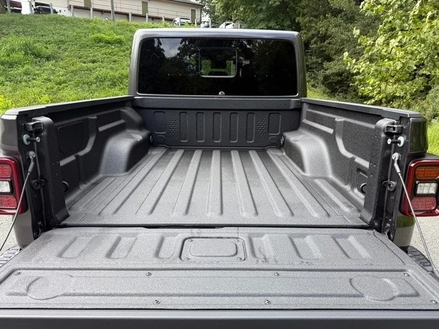 2025 Jeep JT Gladiator - Image 9 of 21