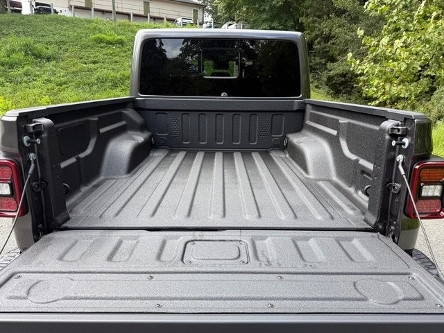 2025 Jeep JT Gladiator - Image 9 of 21