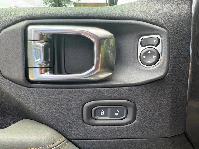 2025 Jeep JT Gladiator - Image 16 of 21