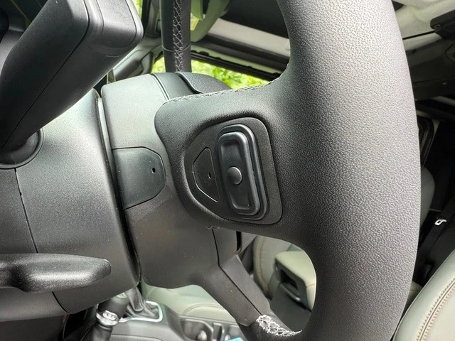 2025 Jeep JT Gladiator - Image 17 of 21