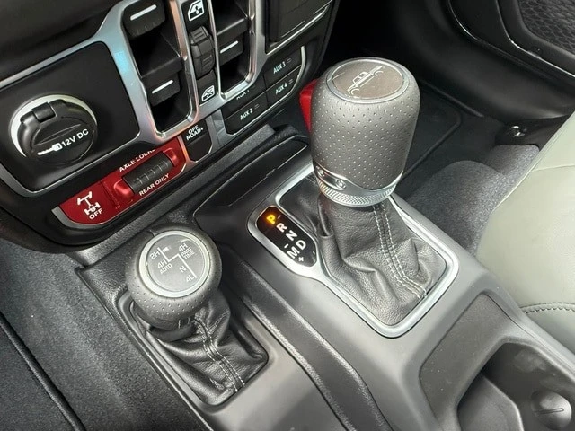 2025 Jeep JT Gladiator - Image 30 of 31