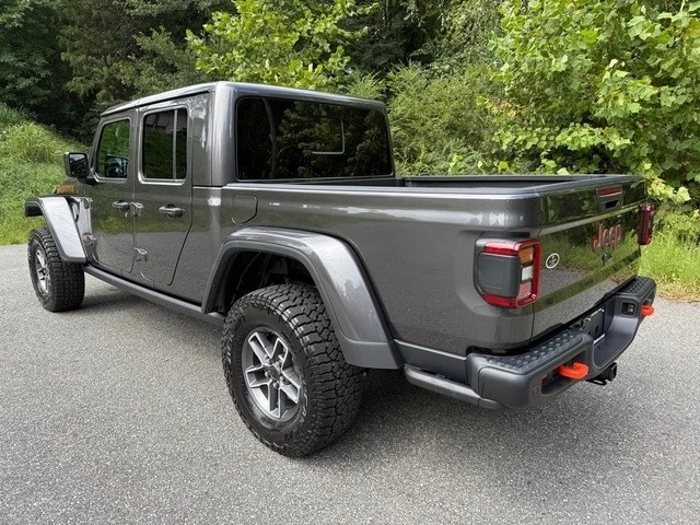 2025 Jeep JT Gladiator - Image 10 of 21