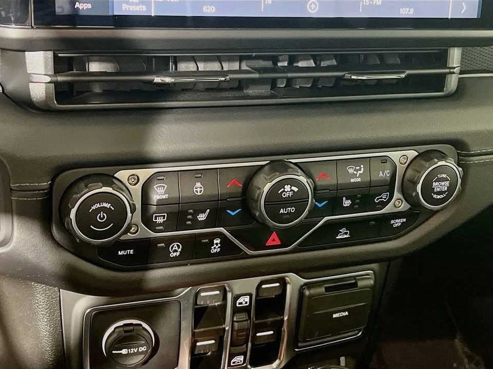 2025 Jeep JT Gladiator - Image 14 of 19