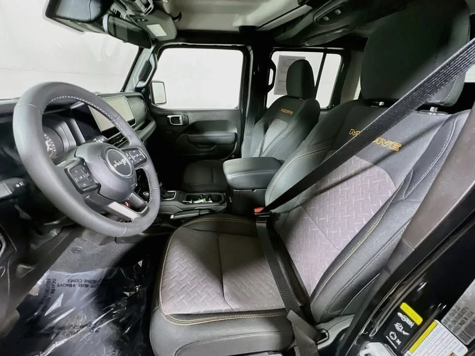 2025 Jeep JT Gladiator - Image 18 of 19