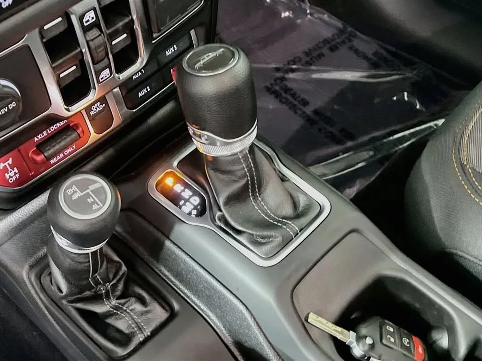 2025 Jeep JT Gladiator - Image 15 of 19