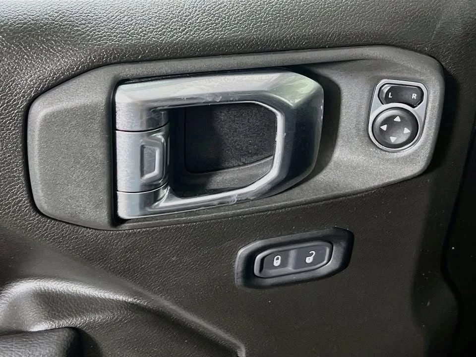 2025 Jeep JT Gladiator - Image 16 of 19