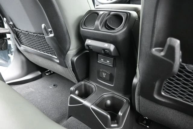 2025 Jeep JT Gladiator - Image 18 of 20