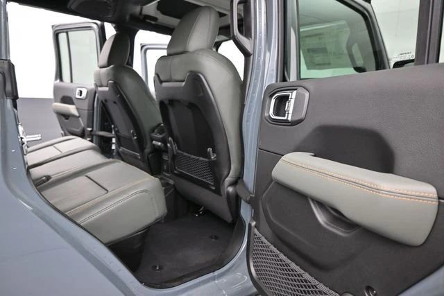 2025 Jeep JT Gladiator - Image 10 of 20