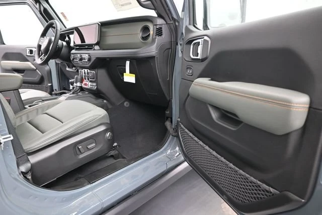 2025 Jeep JT Gladiator - Image 12 of 20