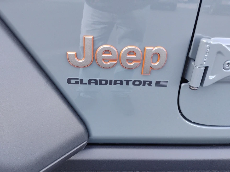 2025 Jeep JT Gladiator - Image 11 of 12