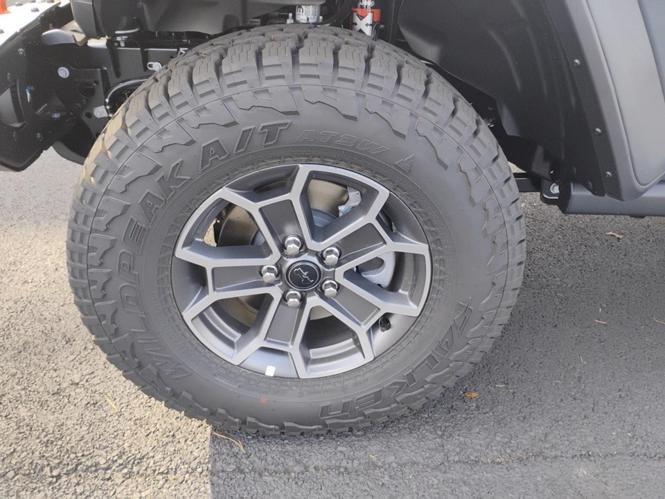2025 Jeep JT Gladiator - Image 10 of 12
