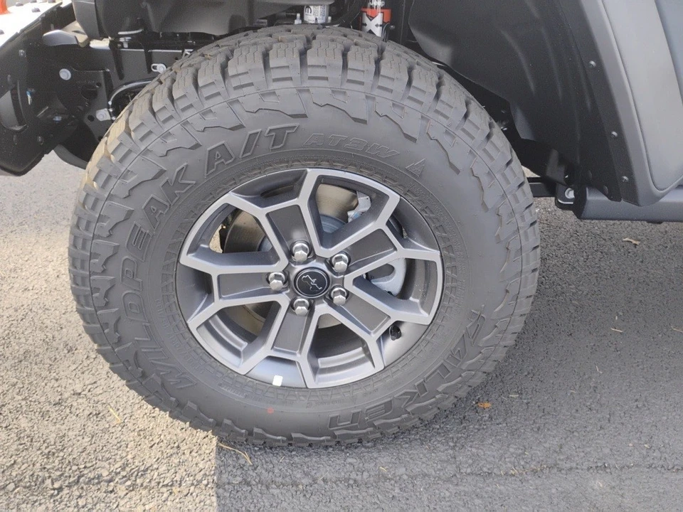 2025 Jeep JT Gladiator - Image 10 of 12