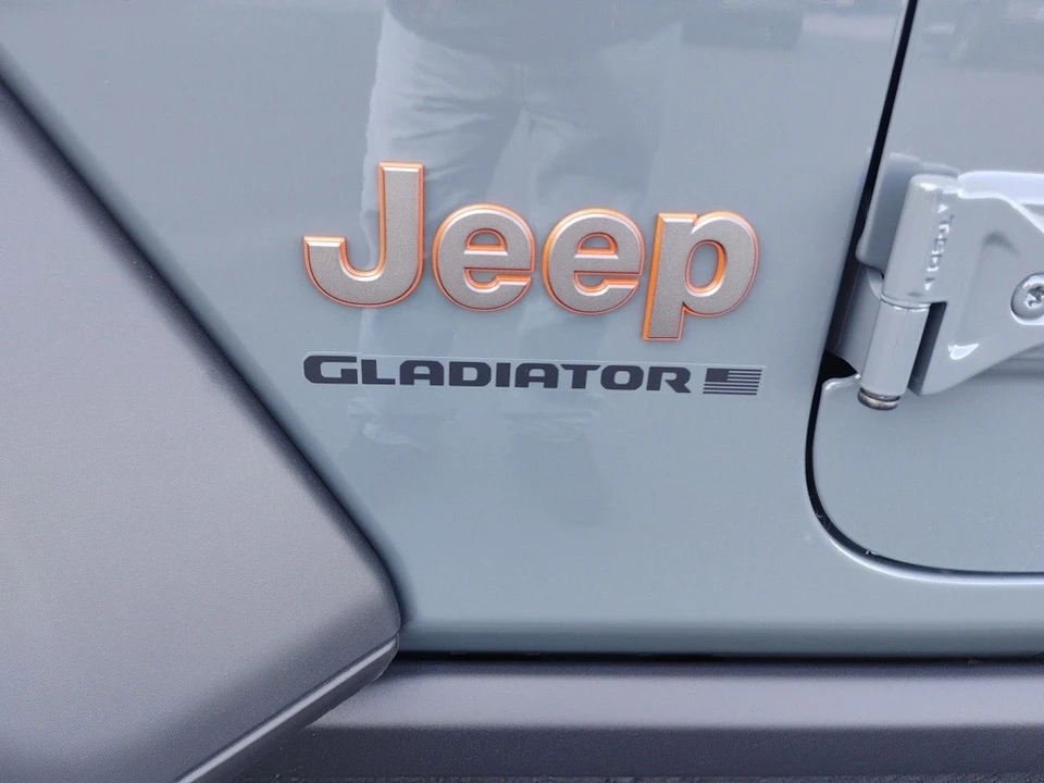 2025 Jeep JT Gladiator - Image 11 of 12