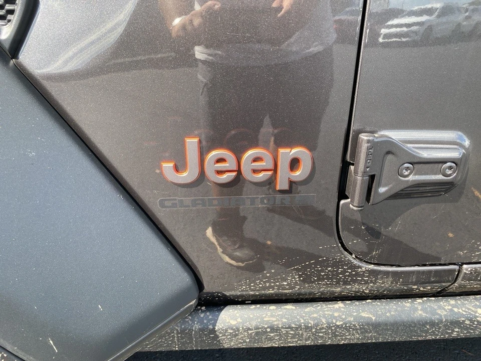 2025 Jeep JT Gladiator - Image 10 of 12