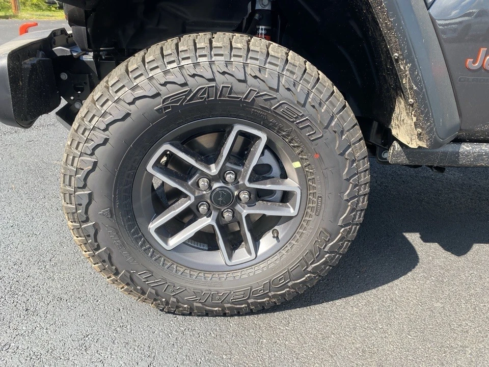 2025 Jeep JT Gladiator - Image 9 of 12