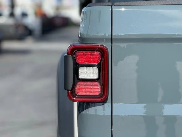 2025 Jeep JT Gladiator - Image 8 of 12