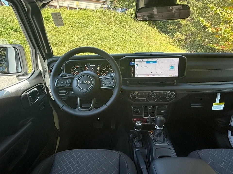 2025 Jeep JT Gladiator - Image 14 of 21