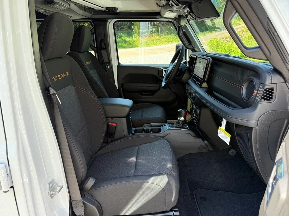 2025 Jeep JT Gladiator - Image 20 of 21
