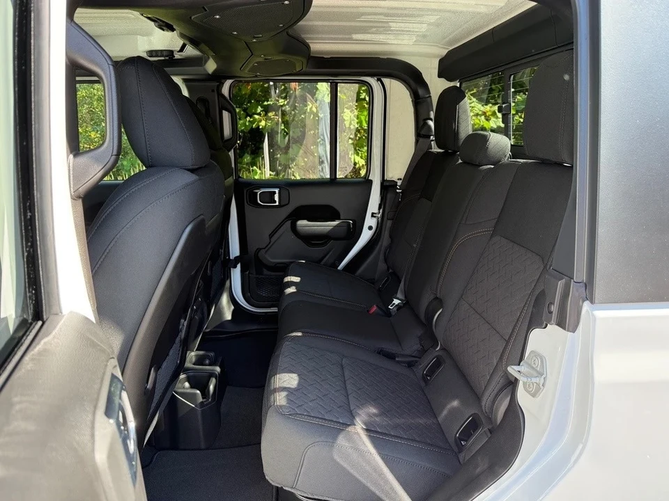 2025 Jeep JT Gladiator - Image 17 of 21