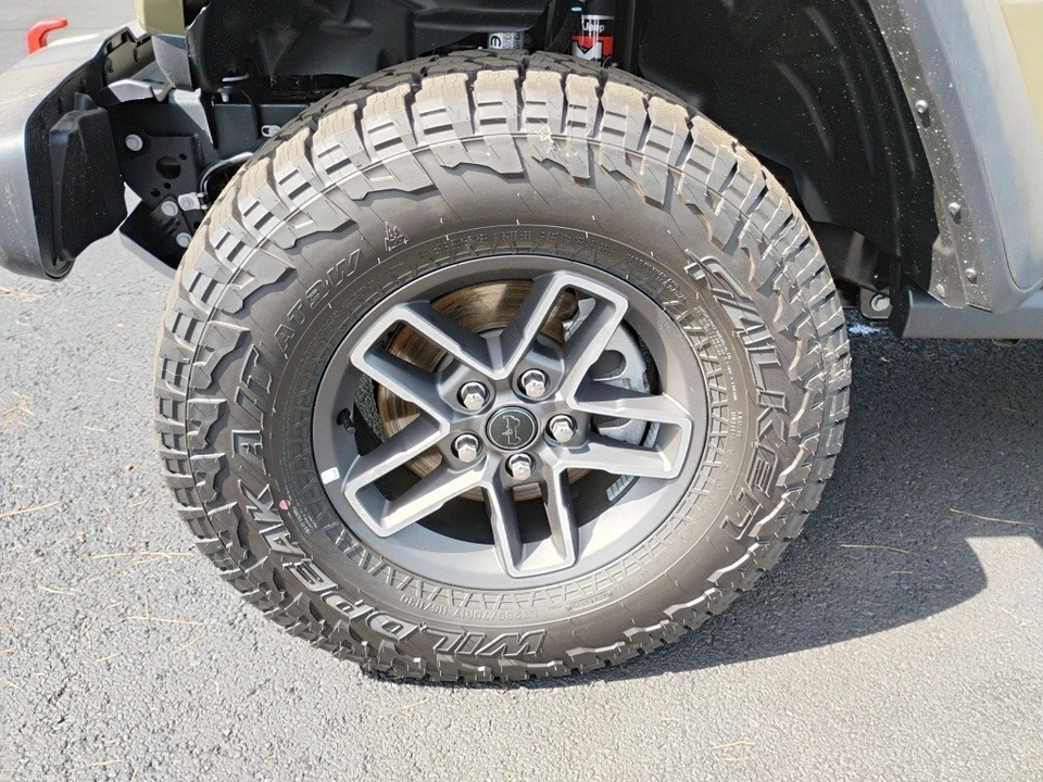 2025 Jeep JT Gladiator - Image 10 of 12
