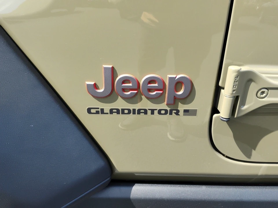 2025 Jeep JT Gladiator - Image 11 of 12
