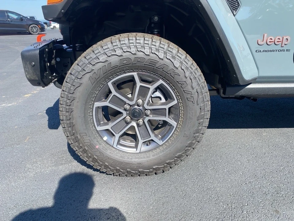 2025 Jeep JT Gladiator - Image 9 of 12