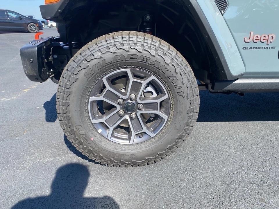 2025 Jeep JT Gladiator - Image 9 of 12