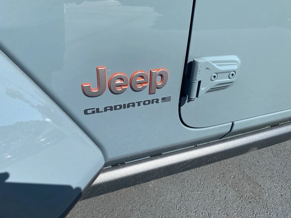 2025 Jeep JT Gladiator - Image 10 of 12