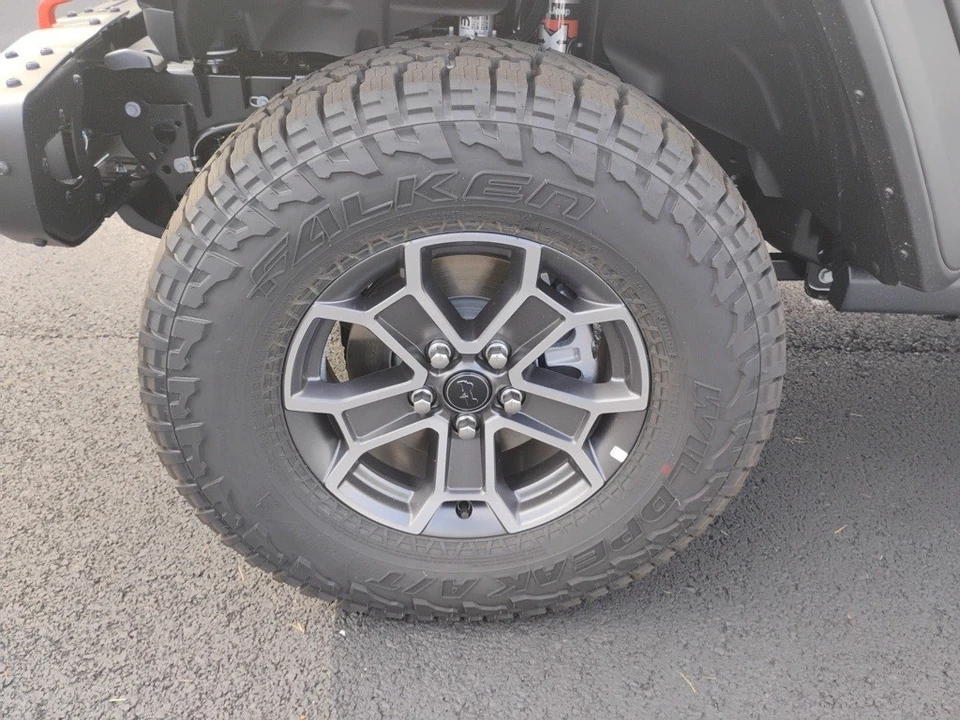 2025 Jeep JT Gladiator - Image 10 of 12