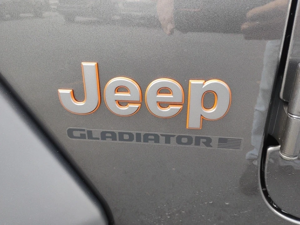 2025 Jeep JT Gladiator - Image 11 of 12
