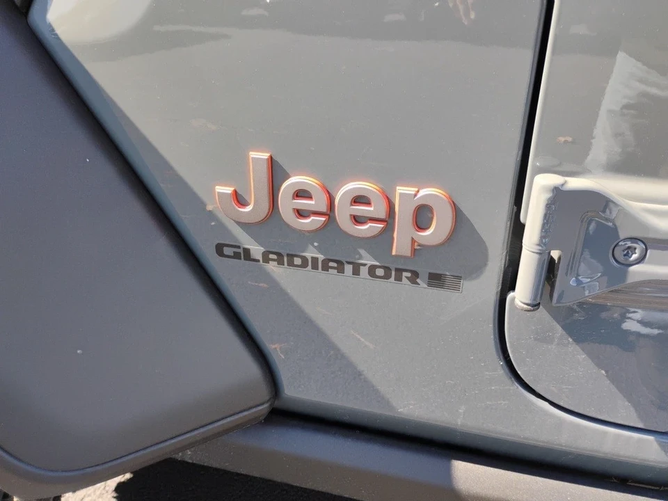 2025 Jeep JT Gladiator - Image 10 of 12