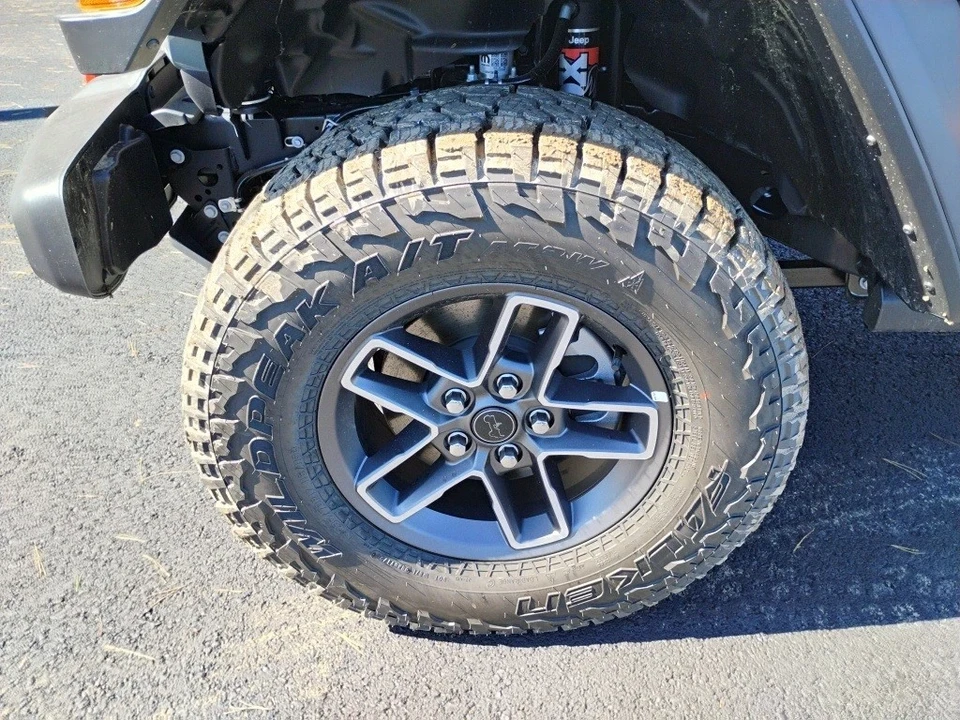 2025 Jeep JT Gladiator - Image 9 of 12