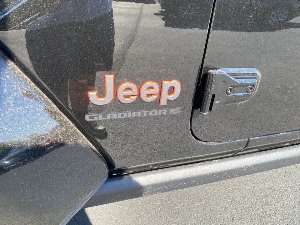 2025 Jeep JT Gladiator - Image 10 of 12