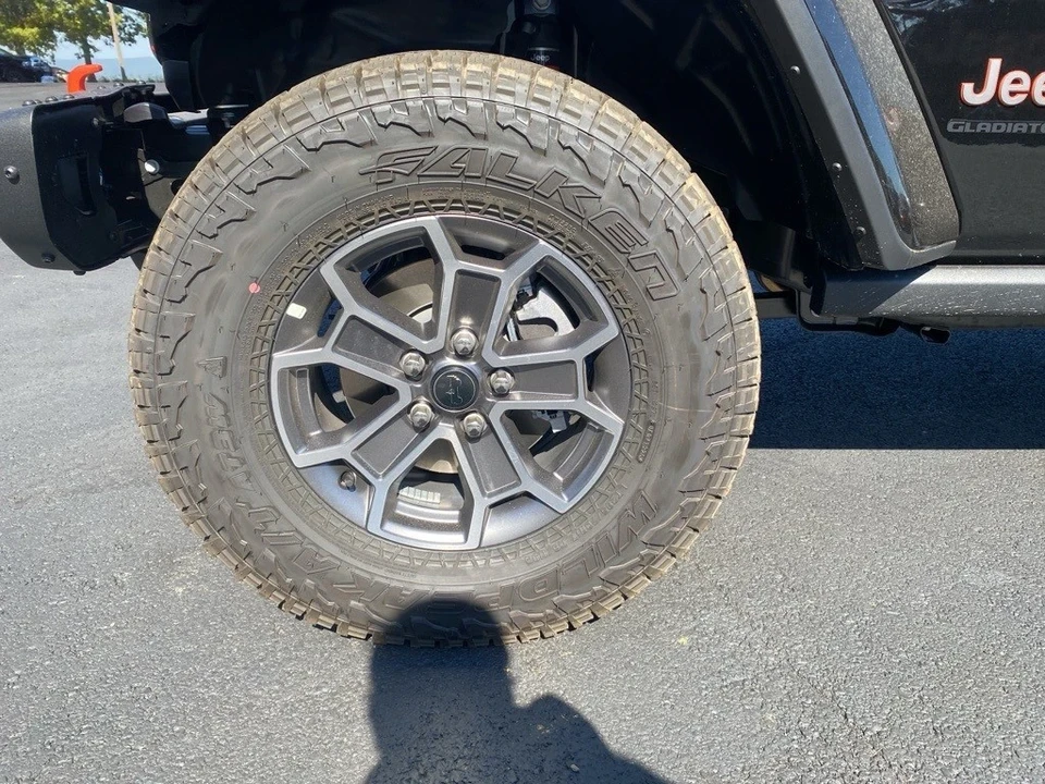 2025 Jeep JT Gladiator - Image 9 of 12