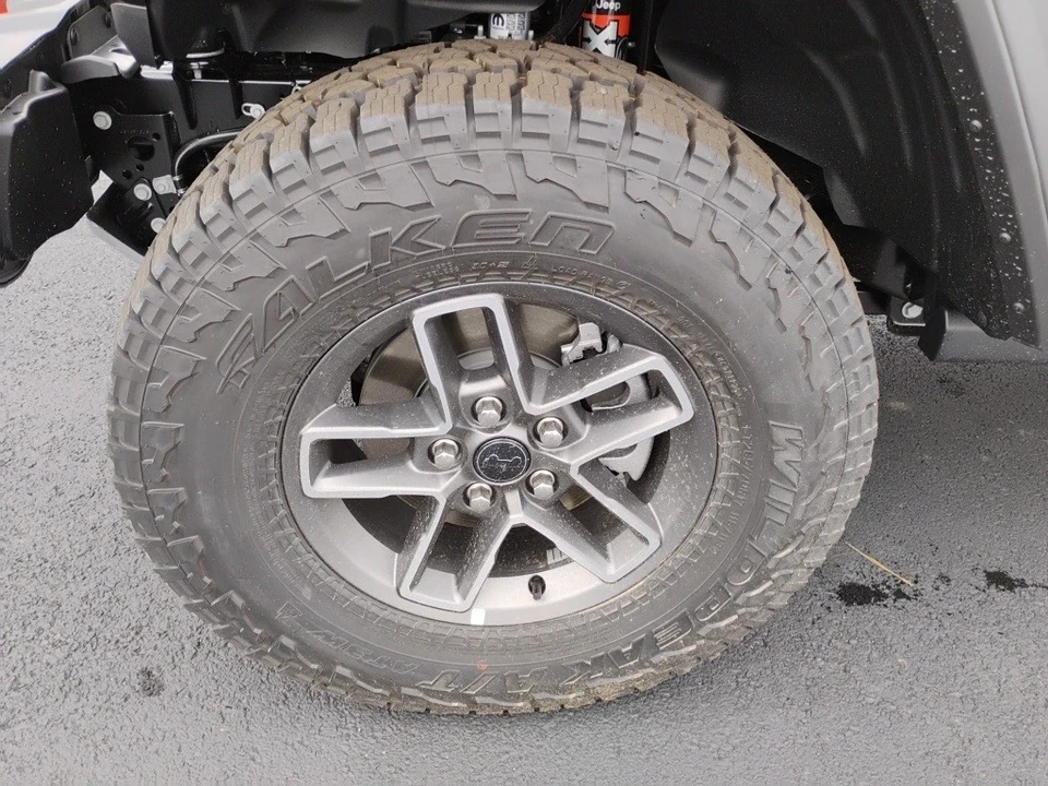 2025 Jeep JT Gladiator - Image 9 of 12